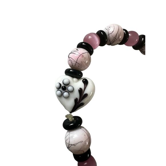 Pair of Pink and Black Glass Heart Beaded Stretch Bracelets - Picture 3 of 7